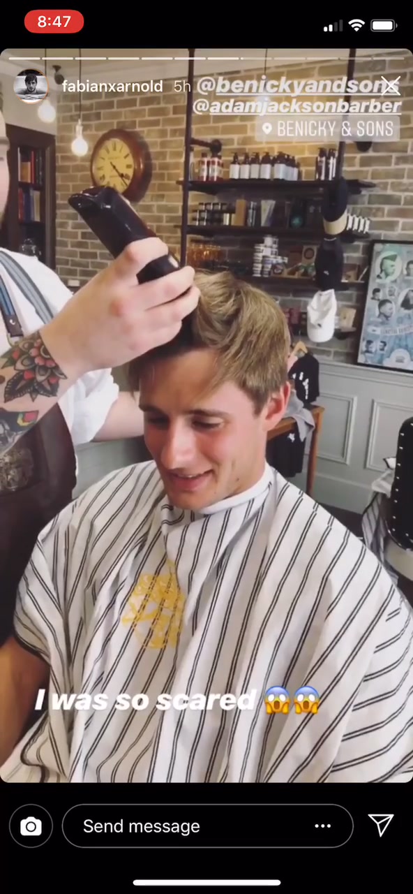 MUSCLE TWUNK GETS MOP BUZZED OFF