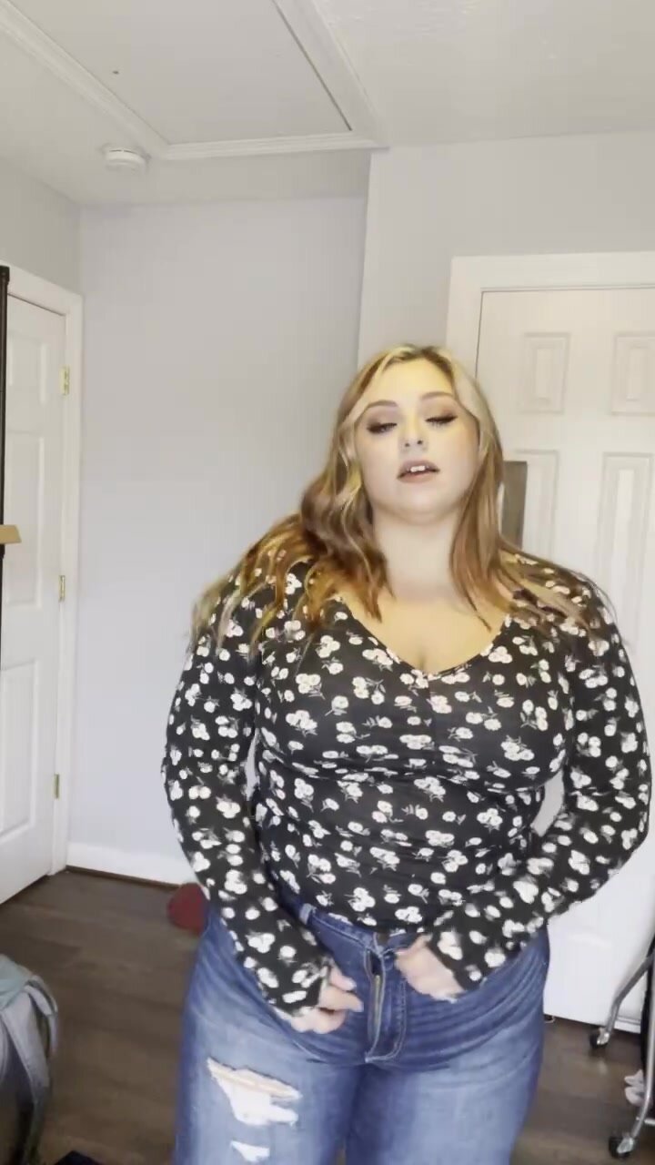 Bbw trying clothes