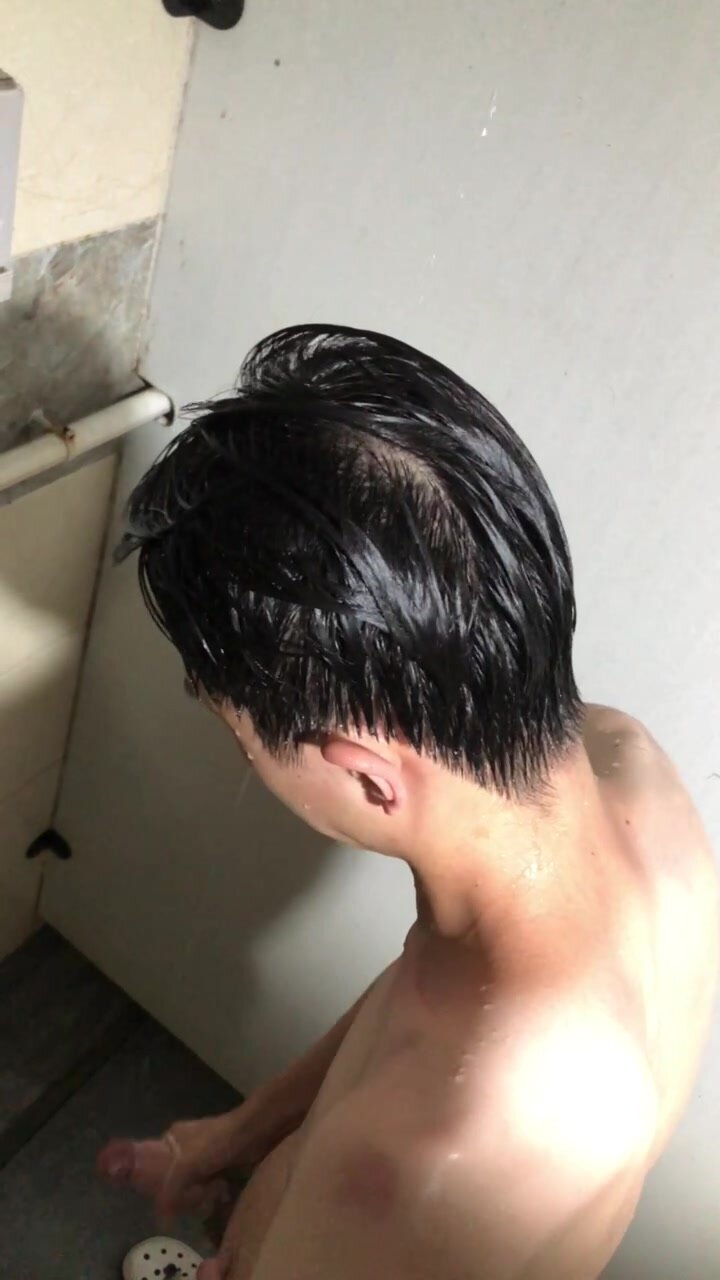 peek at the asian guy jerking in the toilet - video 23