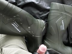 rubber boots - video 3