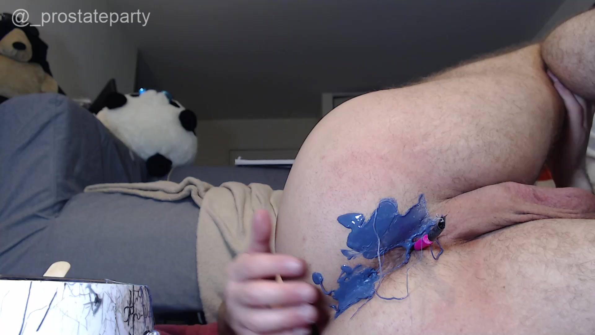 Hunk waxes his asshole (part 01)