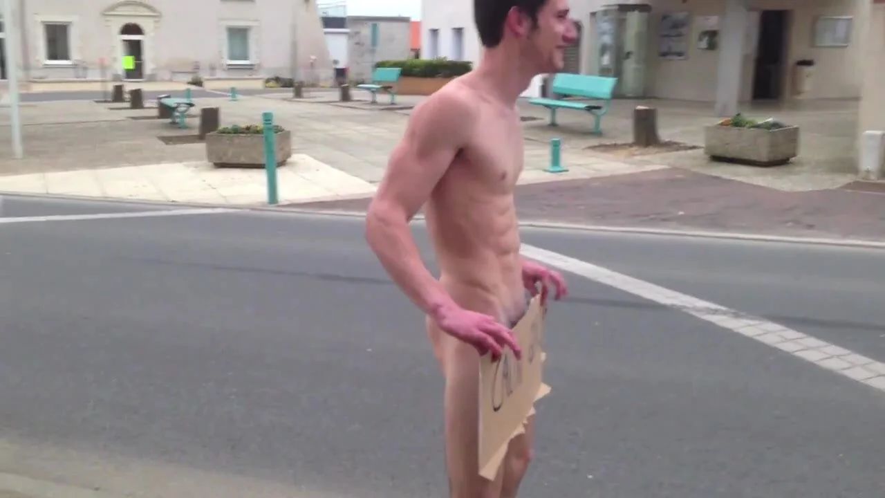 Naked dude on roadside - ThisVid.com