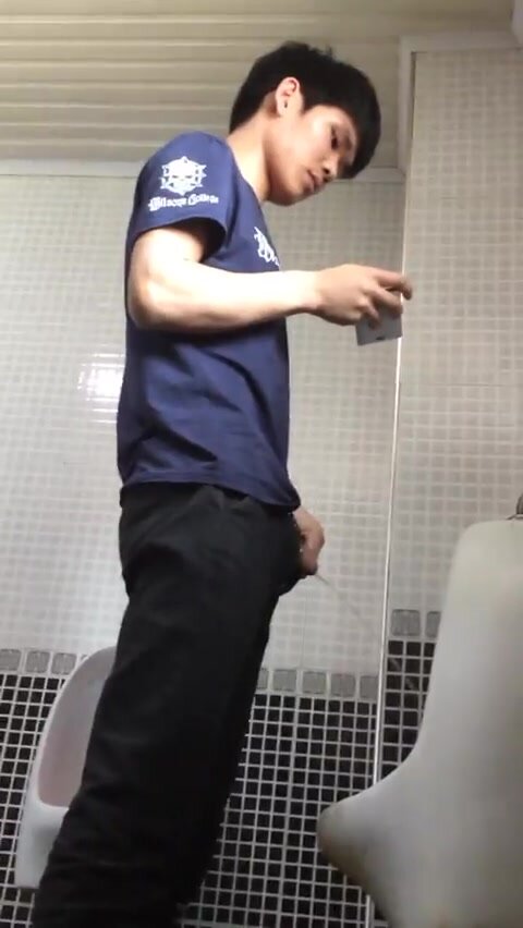 A male is pissing in the toilet. - video 14