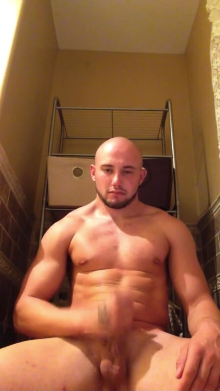 Bald guy wank - video 6
