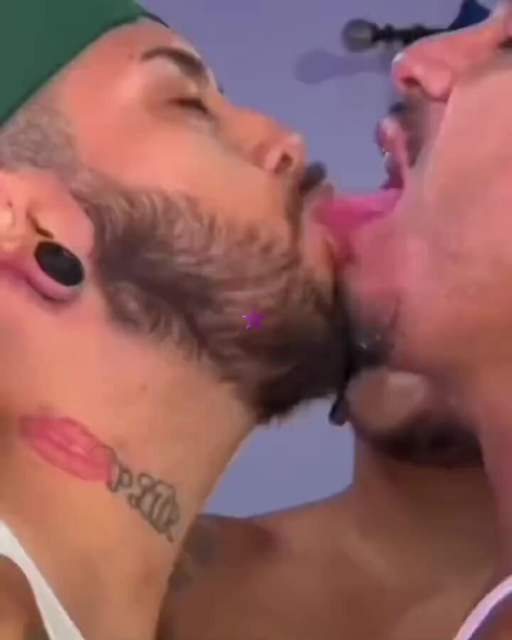 3 way spit kissing
