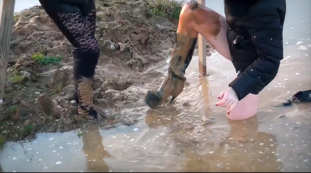 Russian girls in mud
