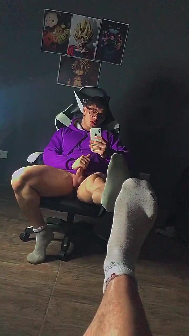 Straight Dude Shows off Smelly SOCKS