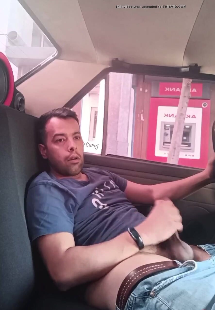 Turkish guy very risky wank in the car - video 2