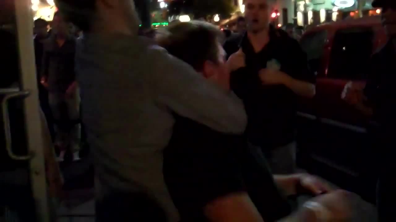 bouncer brutally chokes out guy