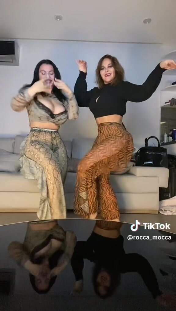 Big bootys jiggle dance