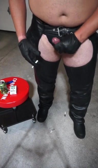 Leather biker cub smoker