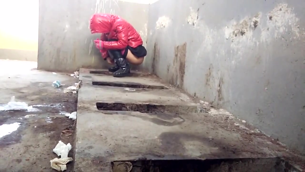 Asian public toilet - video 2