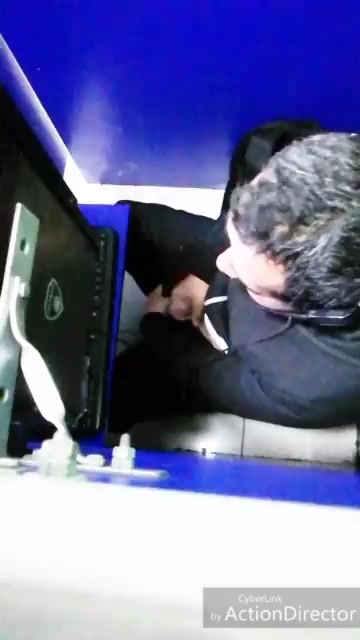 another little dude pulling his pud in the cyber