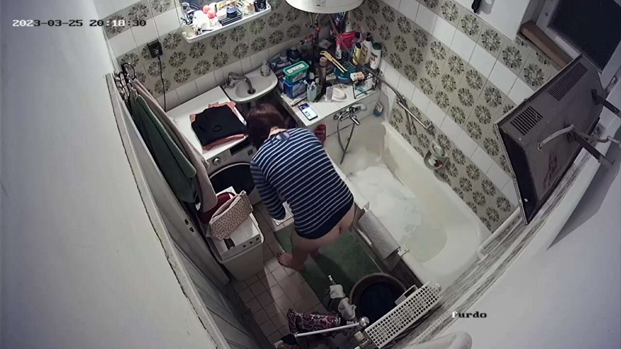 mom showering ipcam