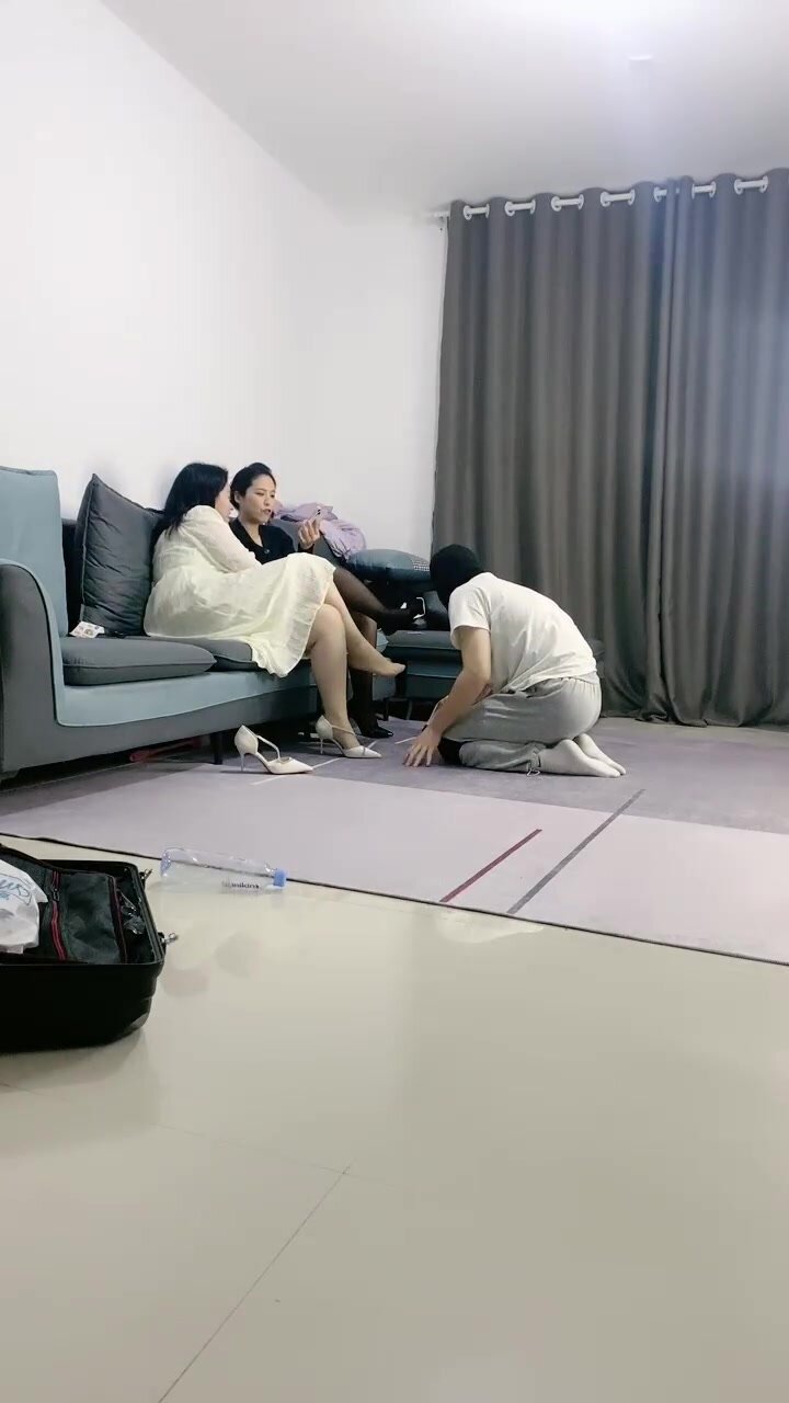 chinese femdom 66 - video 2