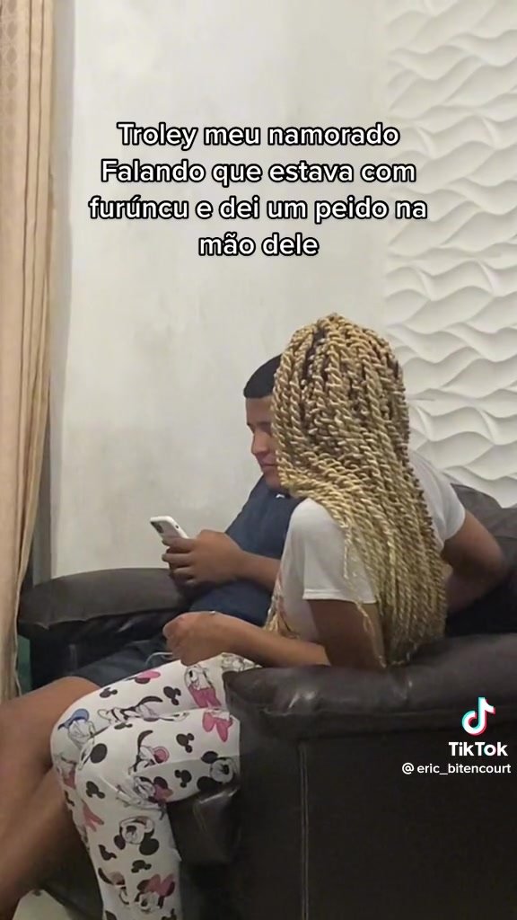 Brazilian girl fart on hand