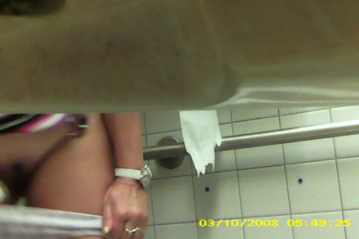 girl on toilet farts