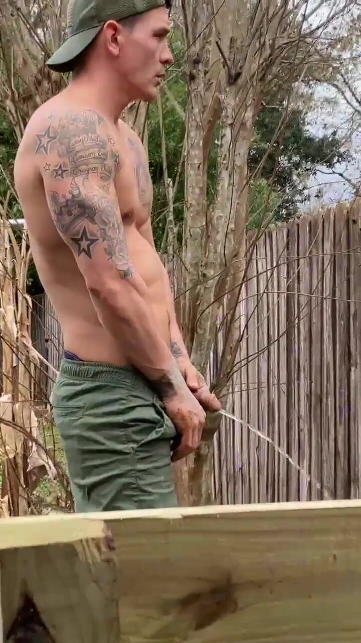 Hot str8 country alpha redneck has a piss in the garden