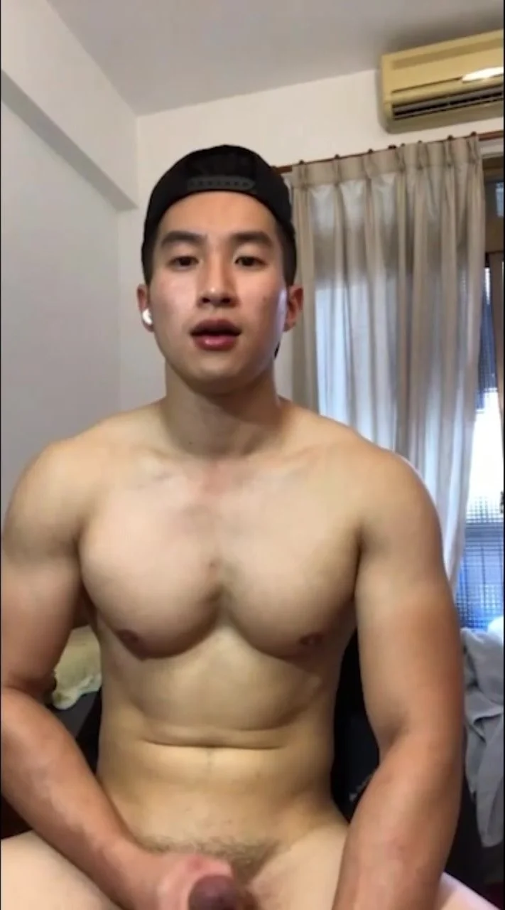 Handsome Chinese bodybuilder jerk off - ThisVid.com