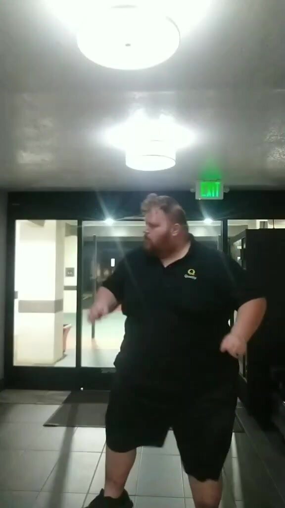 Big chub guy dancing