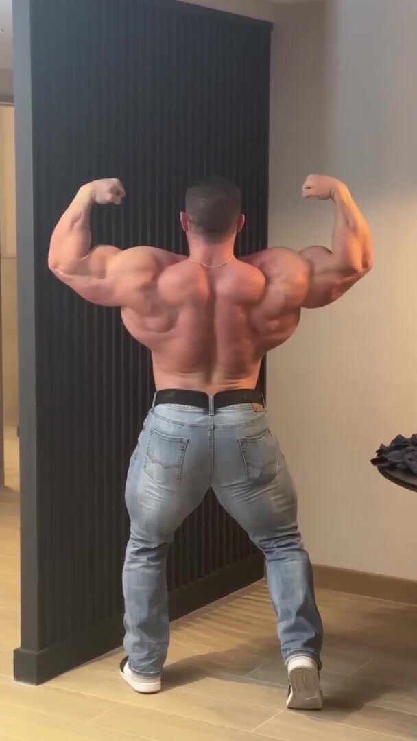 Huge bodybuilder - video 11
