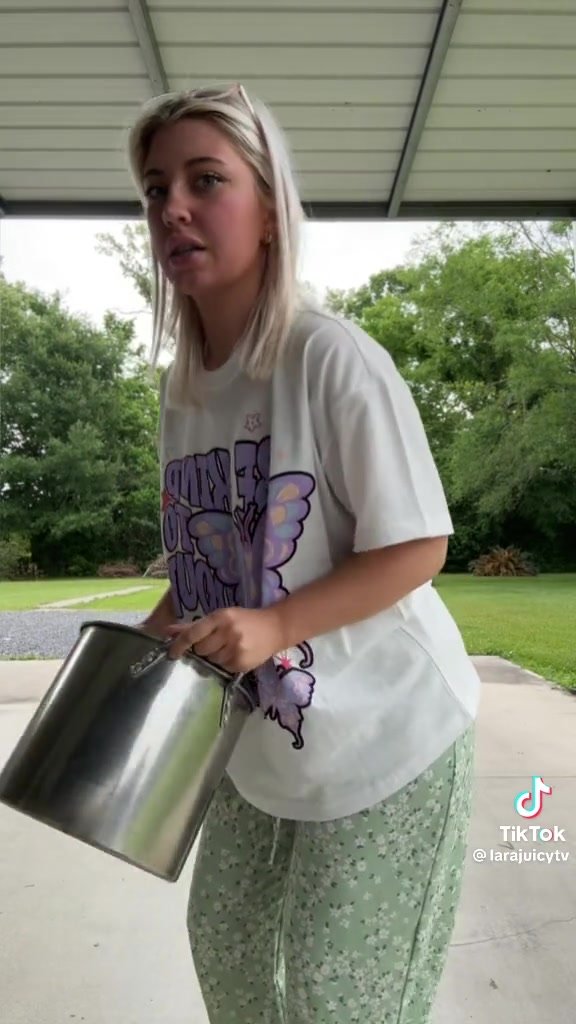 Blonde chick farts in pot