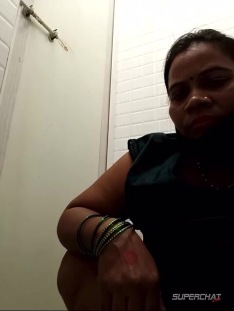 Desi aunty webcam piss - video 5