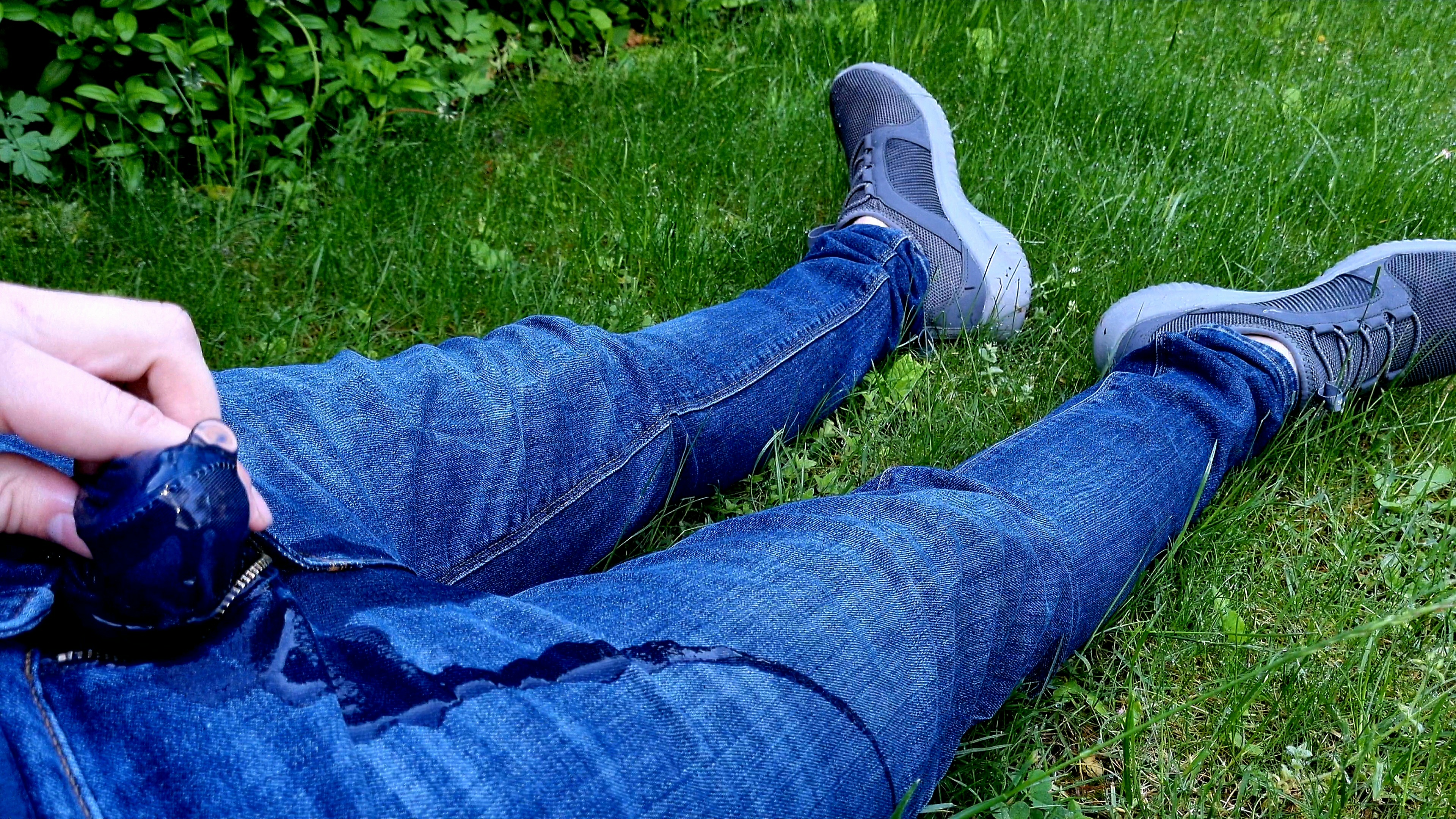 Pissing jeans outdoor