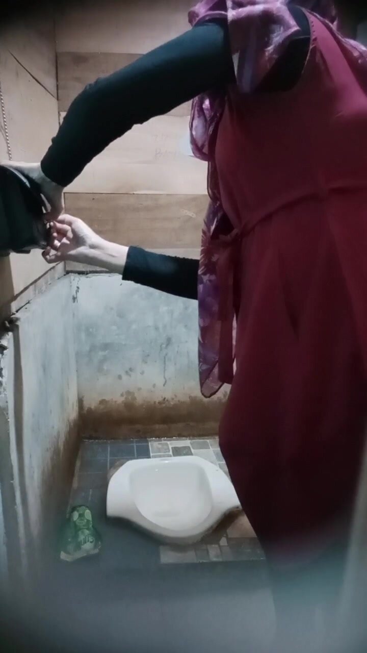 Indian Pregnant hijab girl pissing image photo