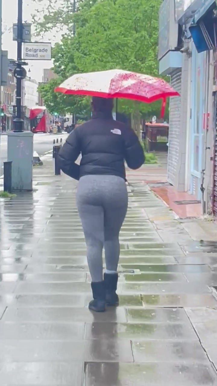 Fit ebony booty in leggings - video 2