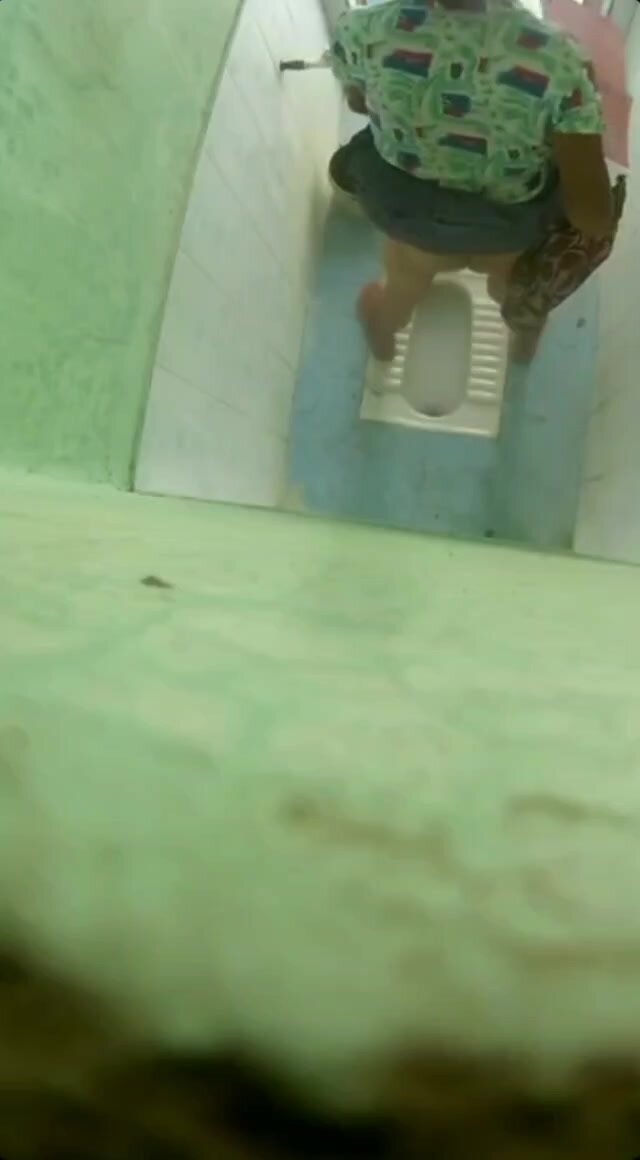 Desi aunty standing pee and fart