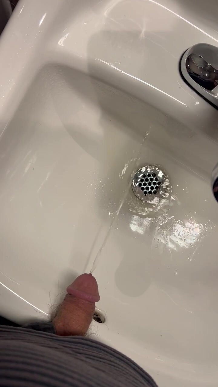 Piss in sink - video 9
