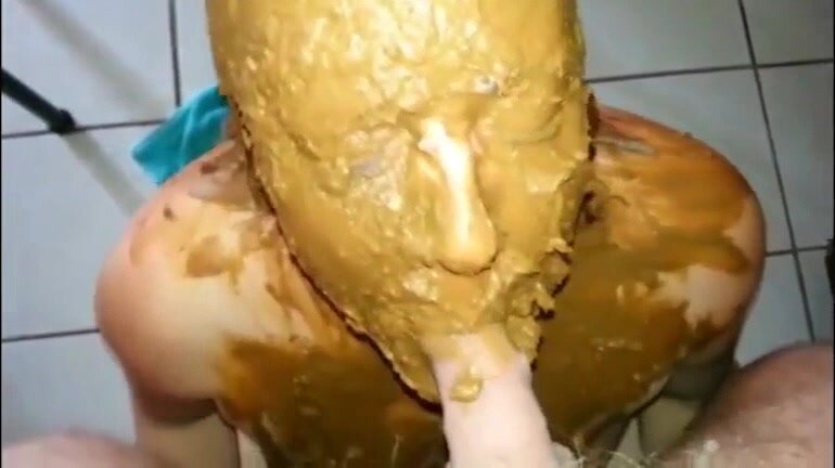 Lady got her face buried in shit and sucks cock