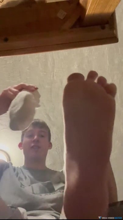 Tall Cocky Dude Has Nice Big Size 13s To Suck On