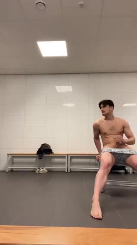 Guy masturbates in the changing room and gets caught