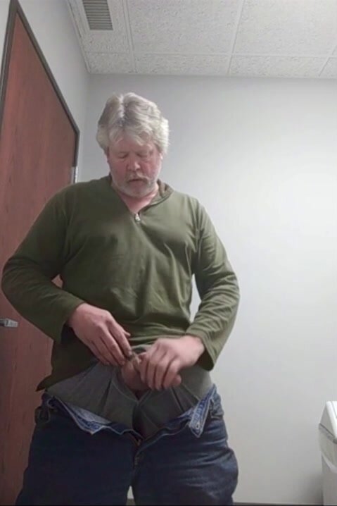 Beefy Mature Daddy’s Stiffy