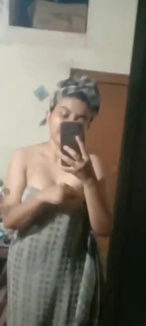 Indian housewife showing her body