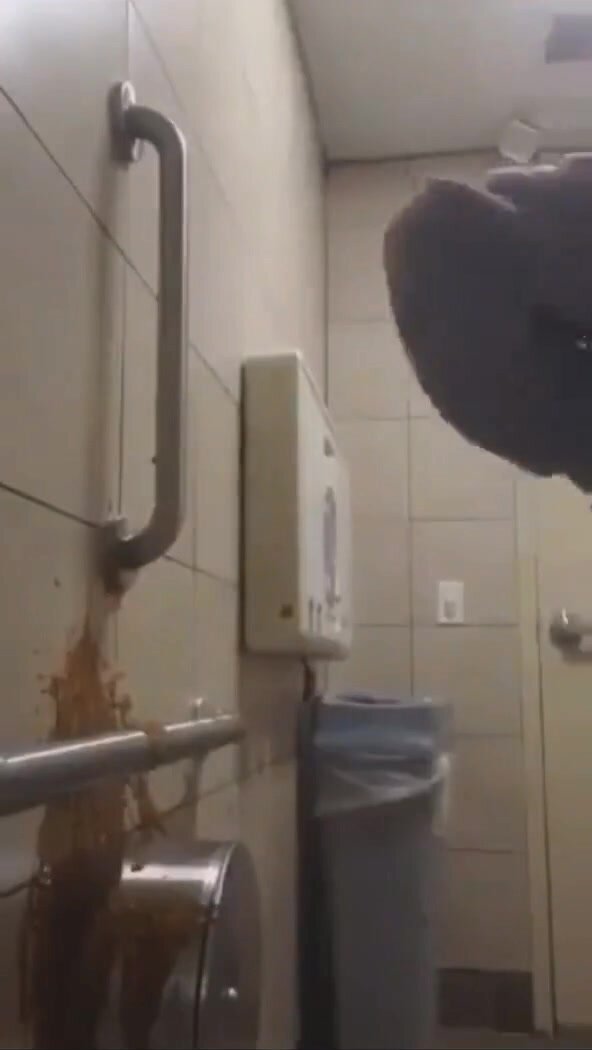 Alt pawg bathroom wall explosion (full vid)