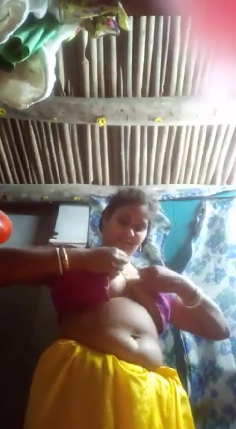 Village Saree Xxx Video Play - Desi Village wife saree striping - ThisVid.com