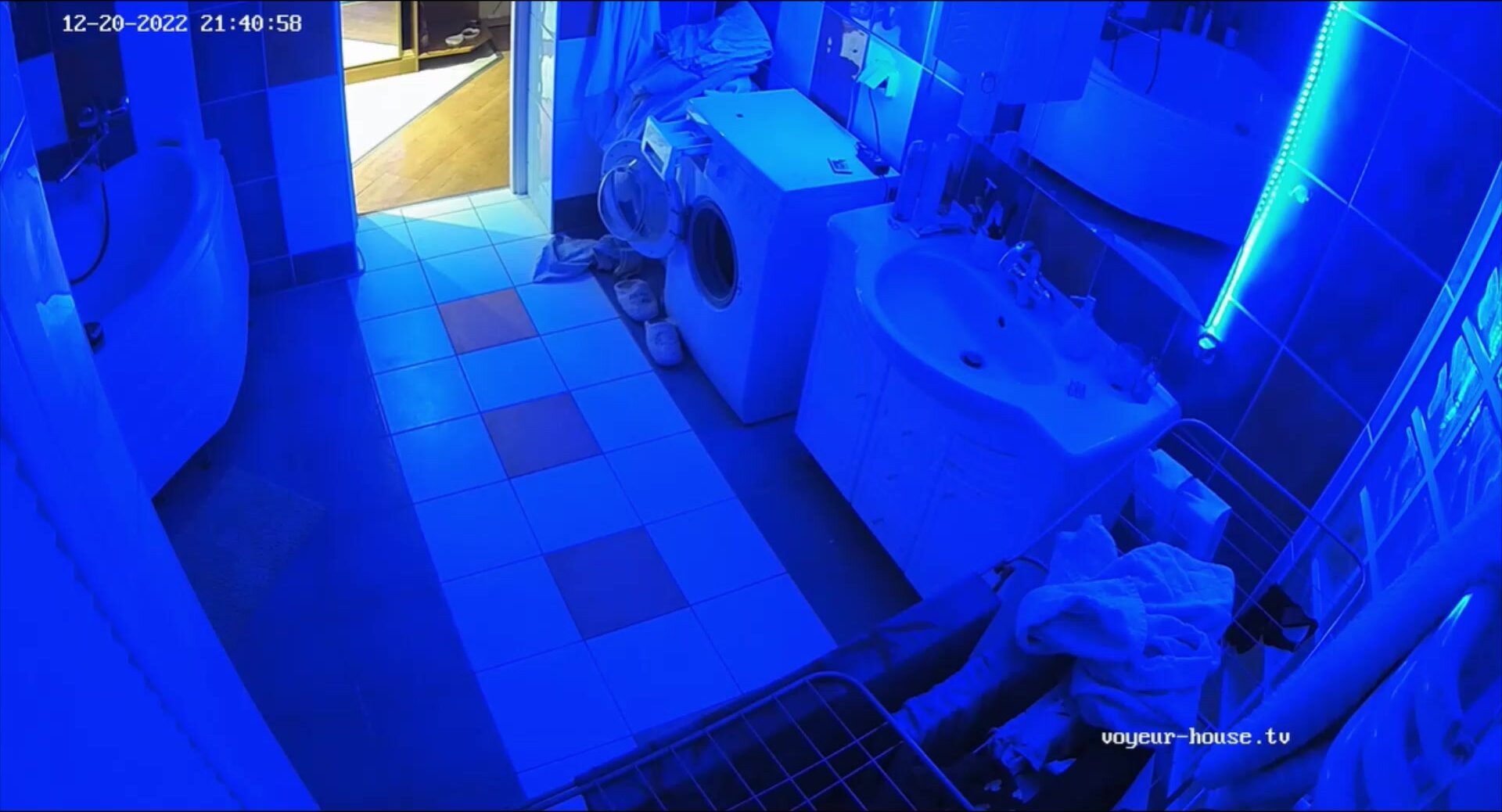 Woman pooping in Toilet 490