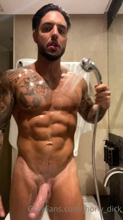 HUGE MUSCLE COCK IN THA SHOWER
