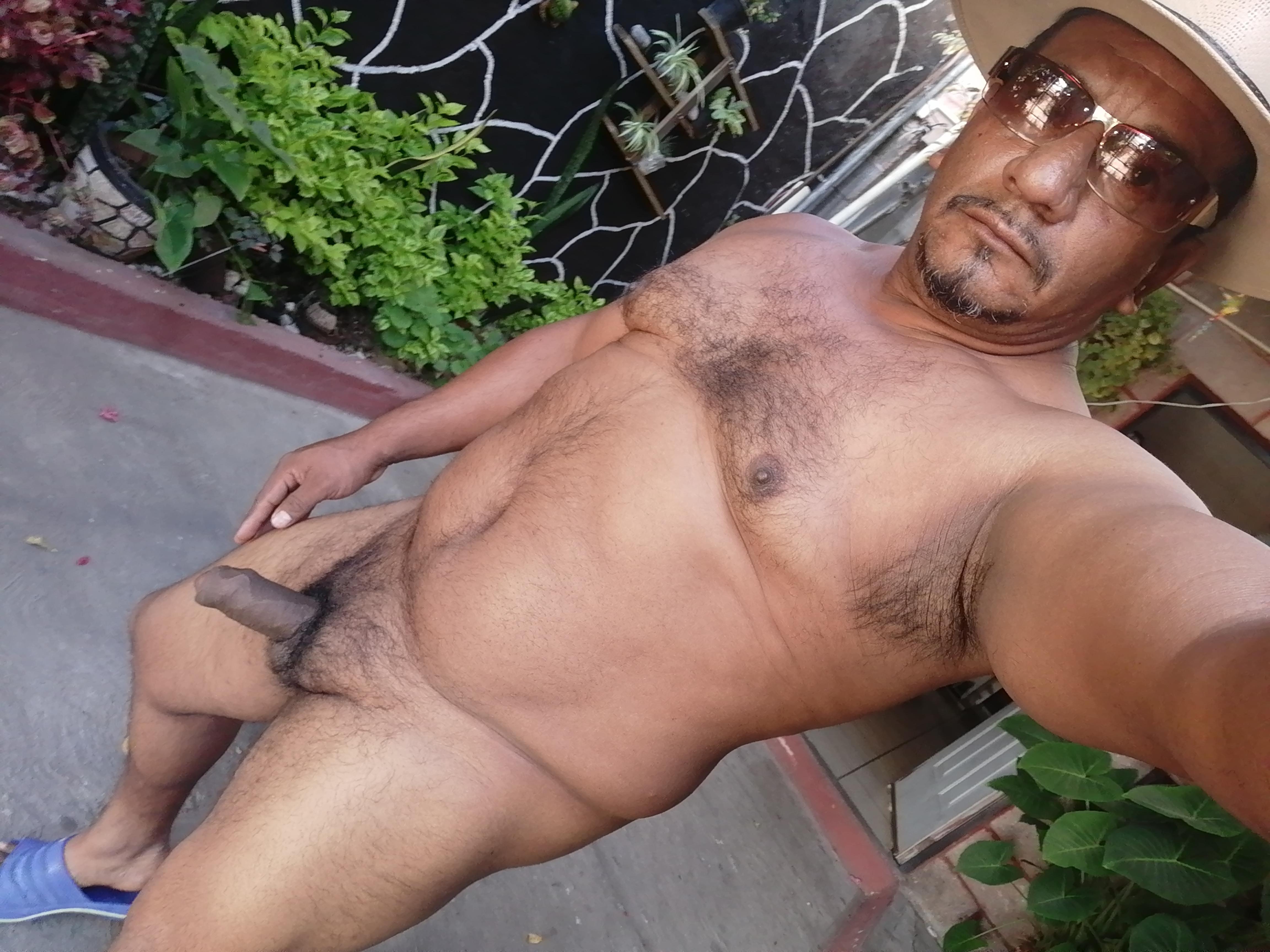 Straight exhibitionist in his yard (with face)