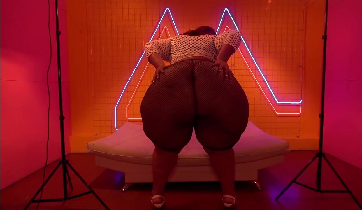 sexy large huge ass mature big woman