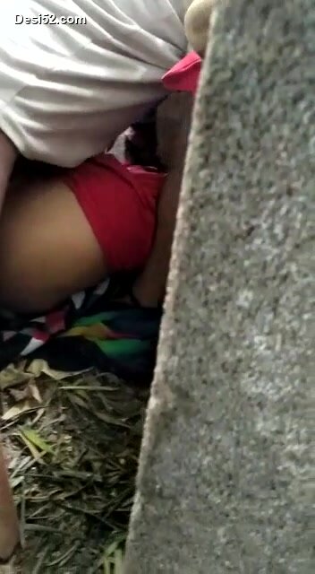 Indian lover caught outdoor fucking