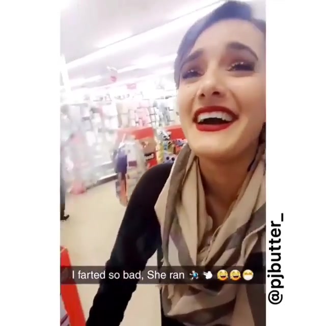Sexy girl rips huge wet fart in a store