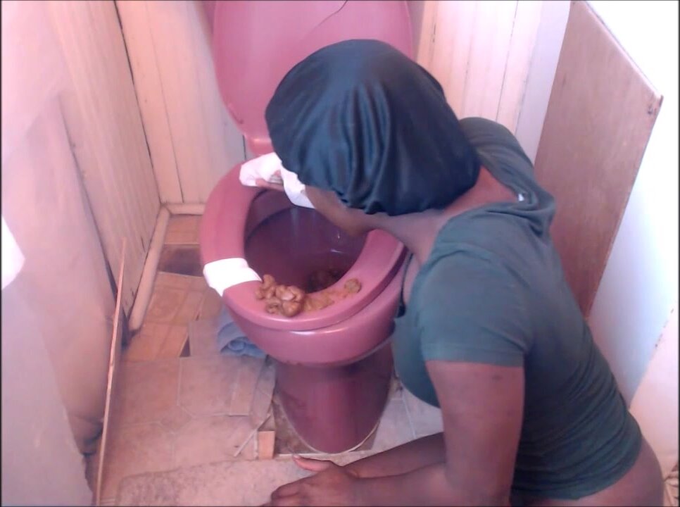 Mentally Disturbed Ebony Freak Eats Shit Out of Toilet