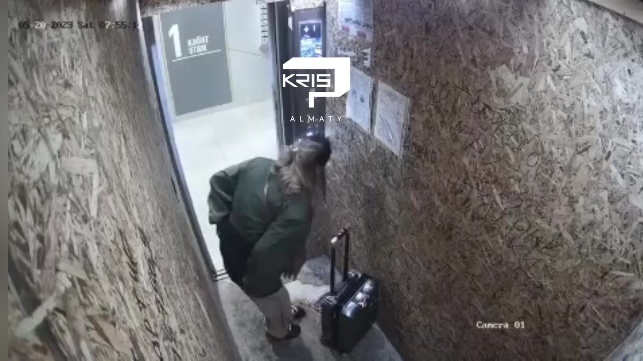 Pissing elevator - video 2