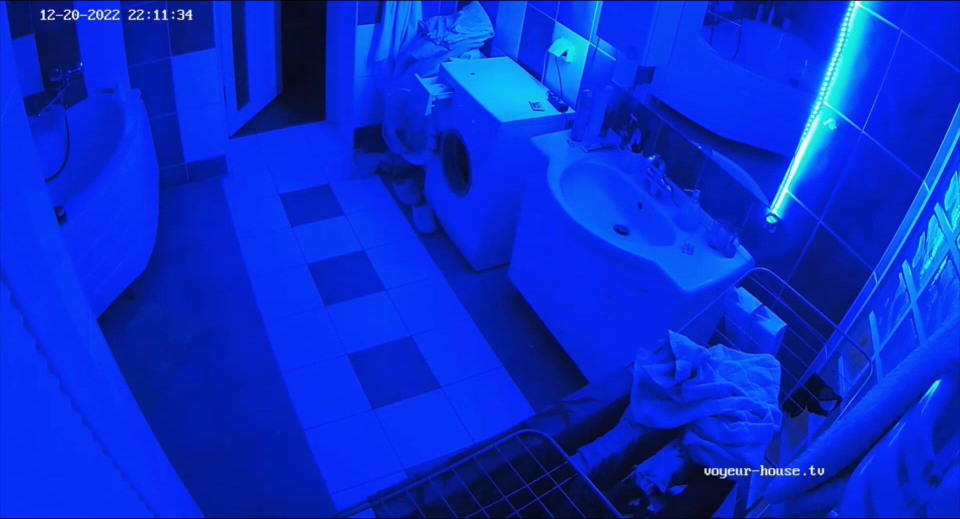 Woman pooping in Toilet 495