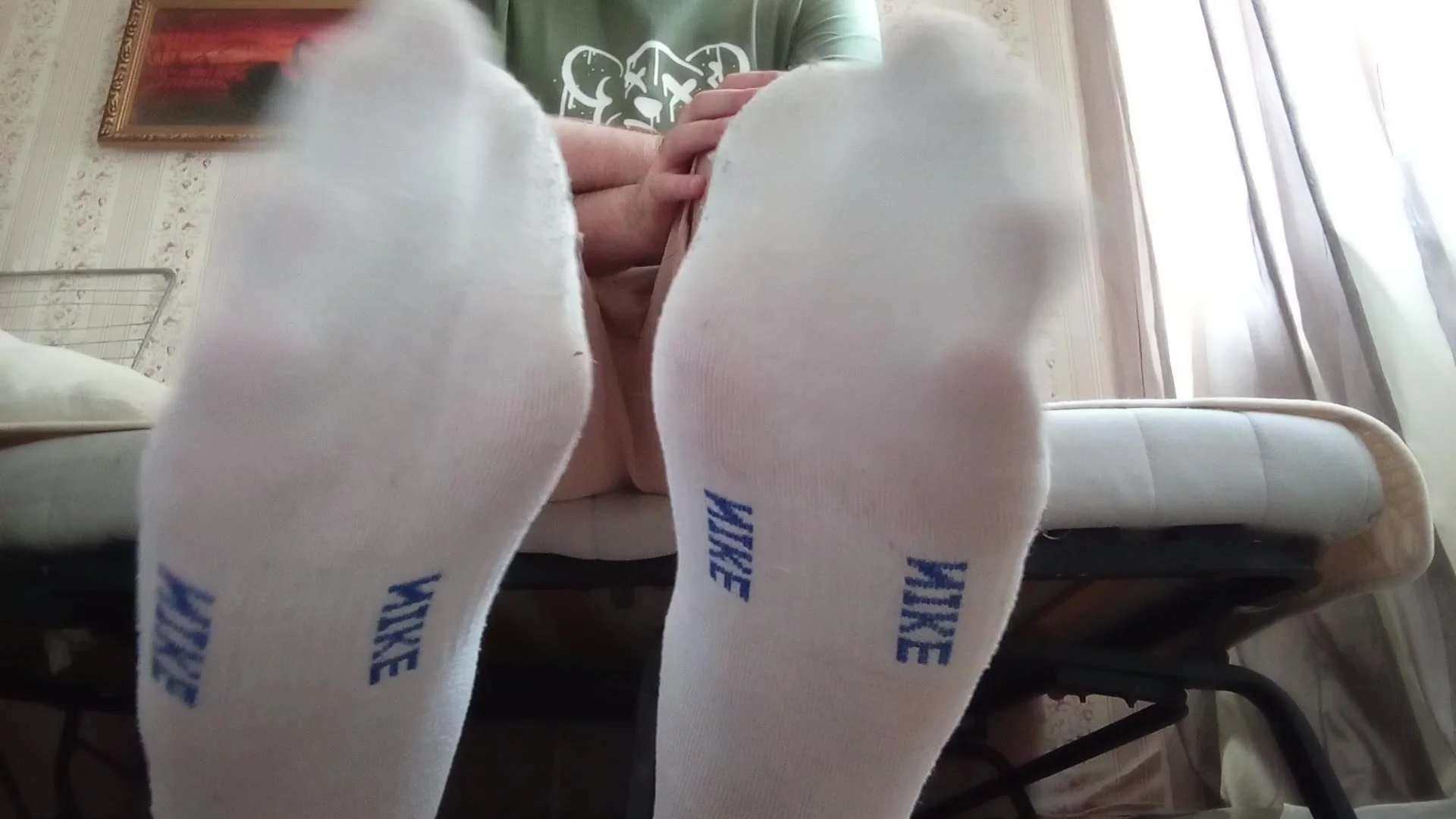 Sniff my stinky socks - ThisVid.com