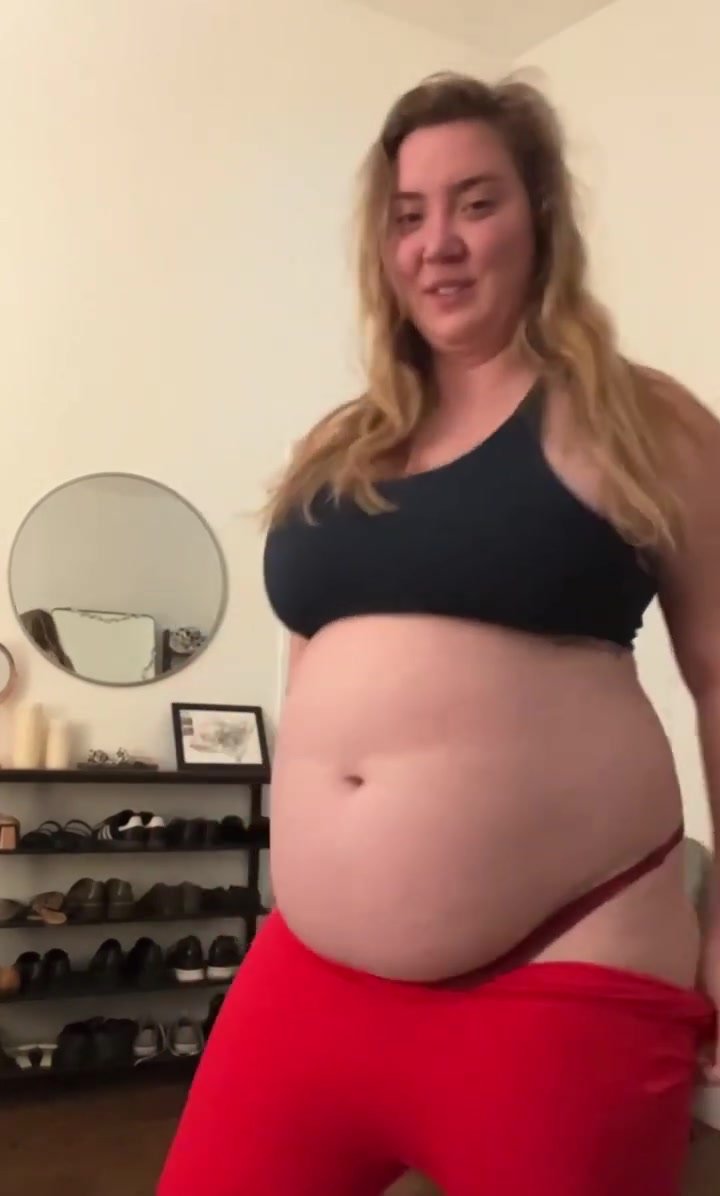 chubby girl wearing gym legging